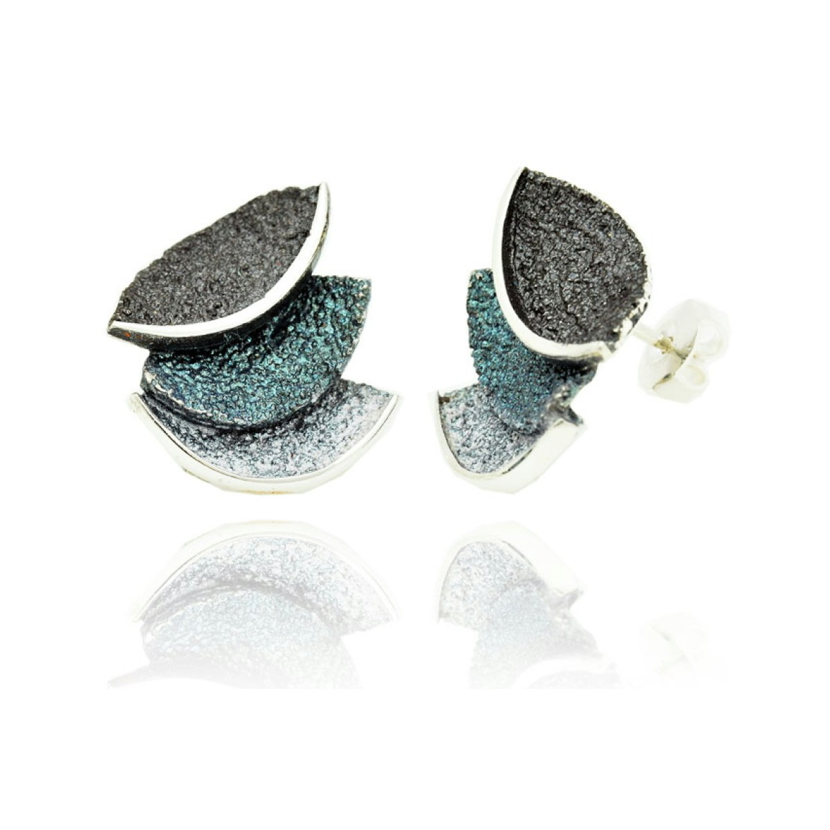 Grey Smile big earrings van Arior Barcelona