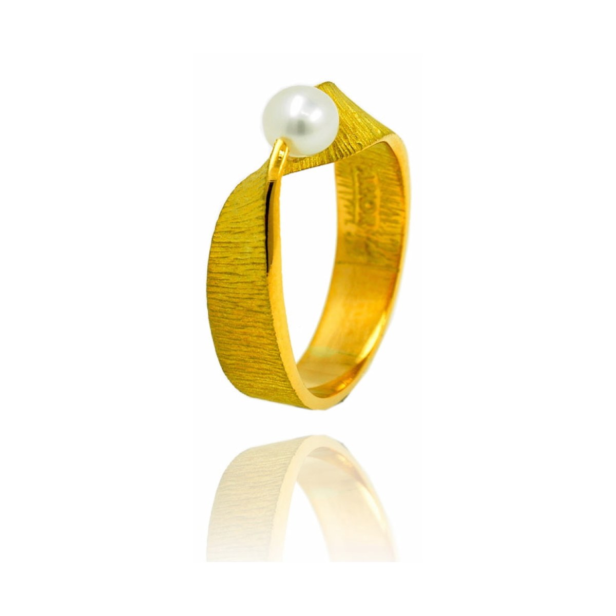 Narrow Moebius Ring with Pearl van Arior Barcelona