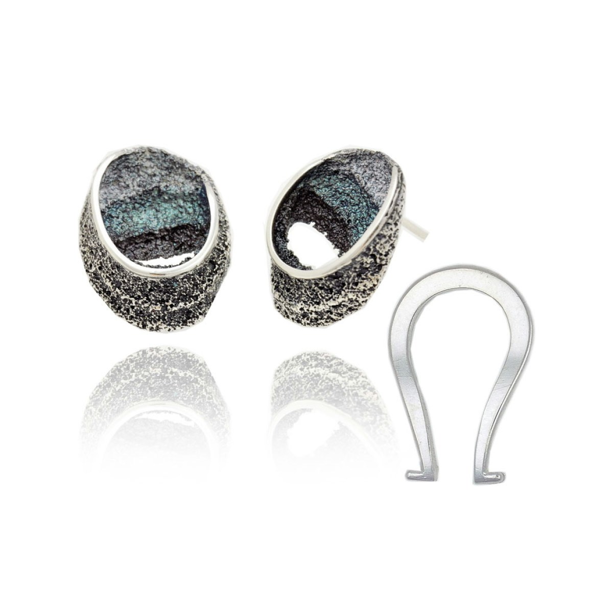 Grey Sinera big earrings van Arior Barcelona