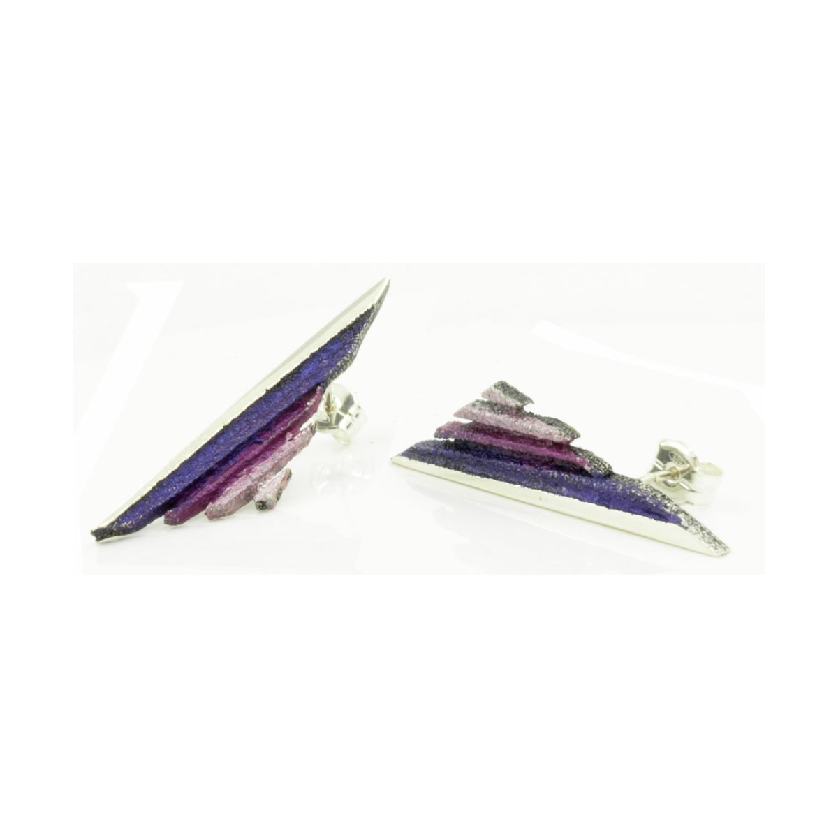 Dana violet big earring van Arior Barcelona