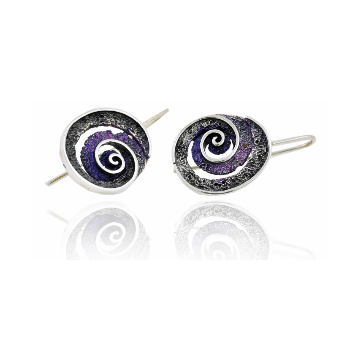 Riera Violet big earrings van Arior Barcelona