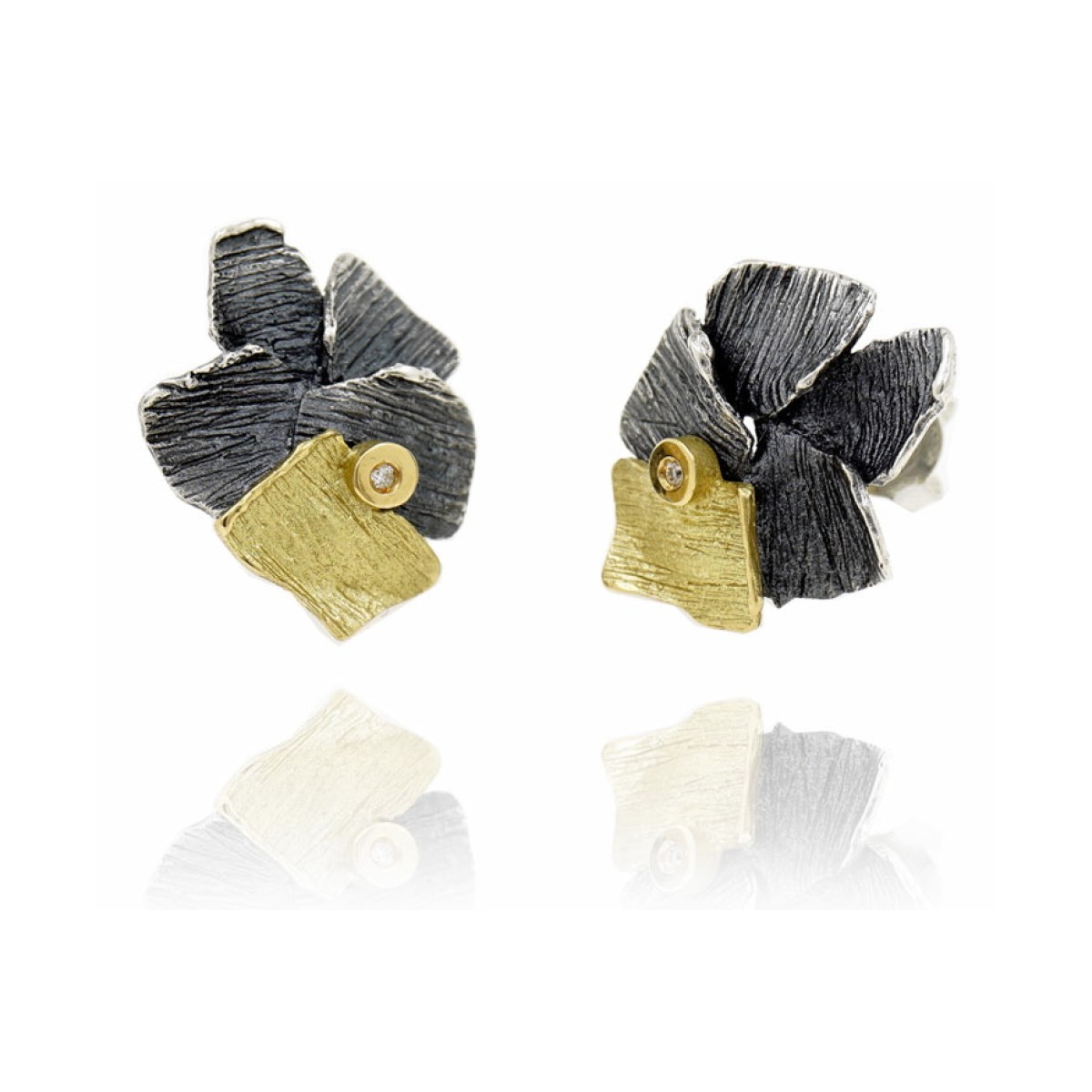 Summum silver&gold earring van Arior Barcelona