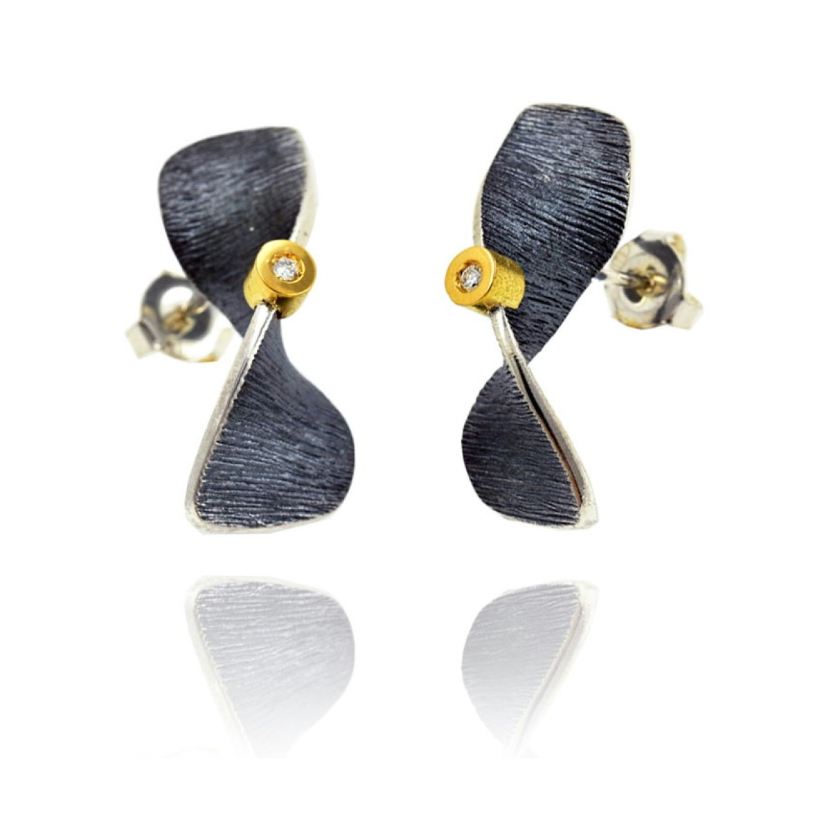 Moebius big earring van Arior Barcelona