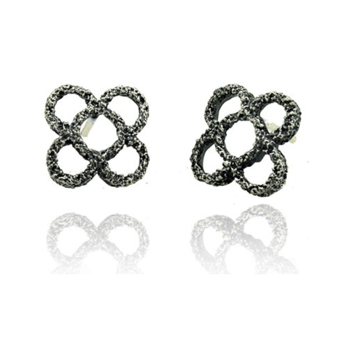 Medium Perforated Textured Panot Earrings van Arior Barcelona
