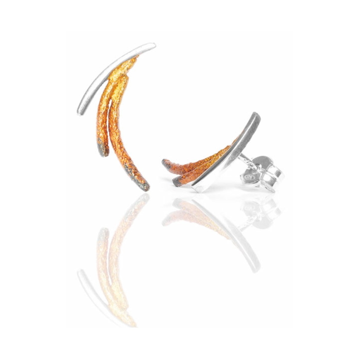 Dynamic ochre little earring van Arior Barcelona