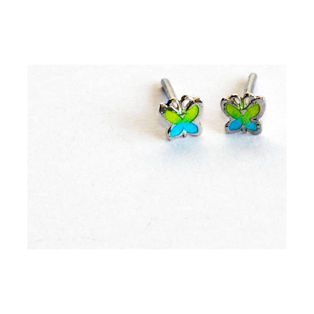 Small Colorful Butterfly Earrings van Arior Barcelona