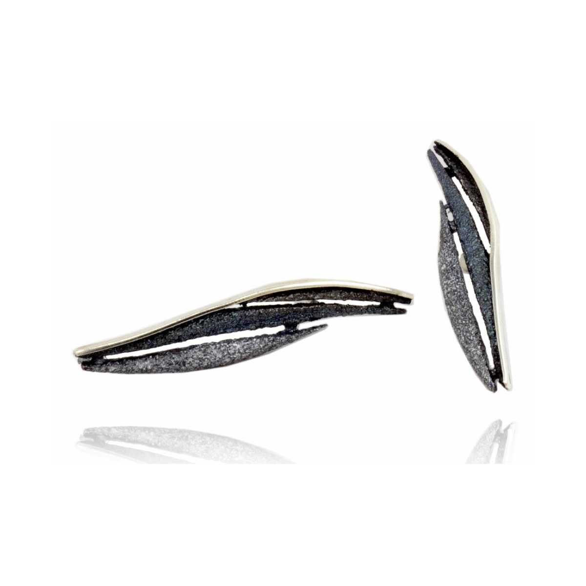 Bori grey earring van Arior Barcelona