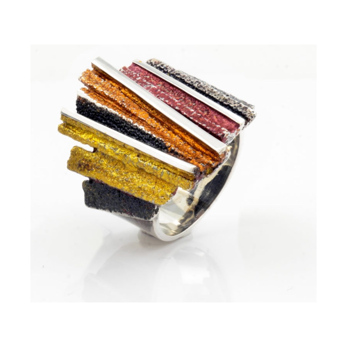 Dana ochre big ring van Arior Barcelona