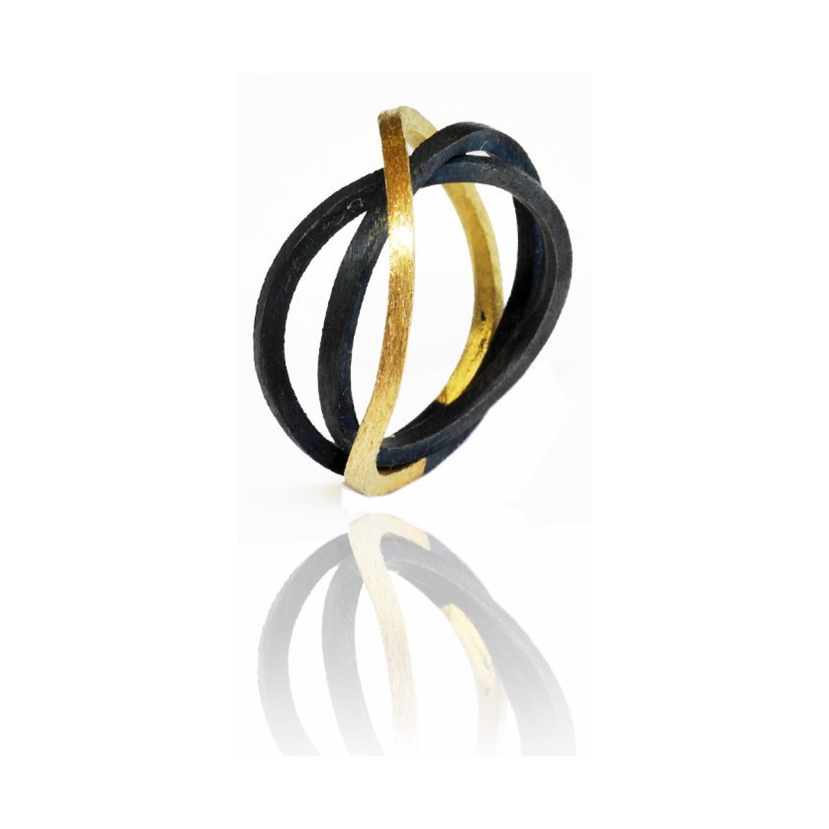 Concentric Ring with Gold Strand and 2 Silver Strands van Arior Barcelona