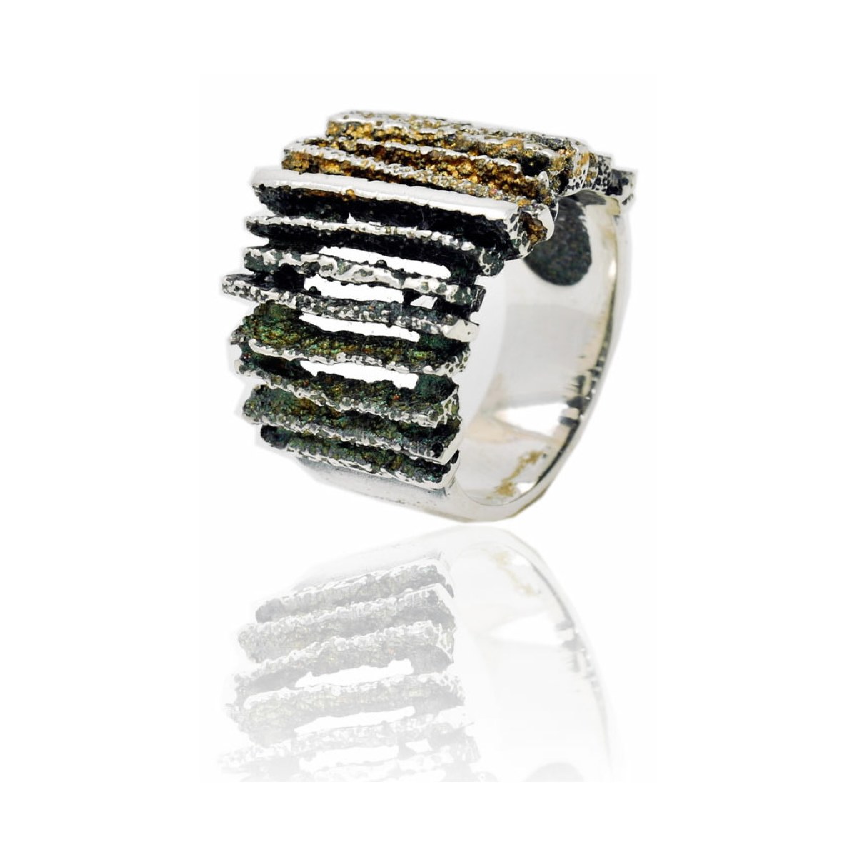 Lichen-green Junc medium ring van Arior Barcelona