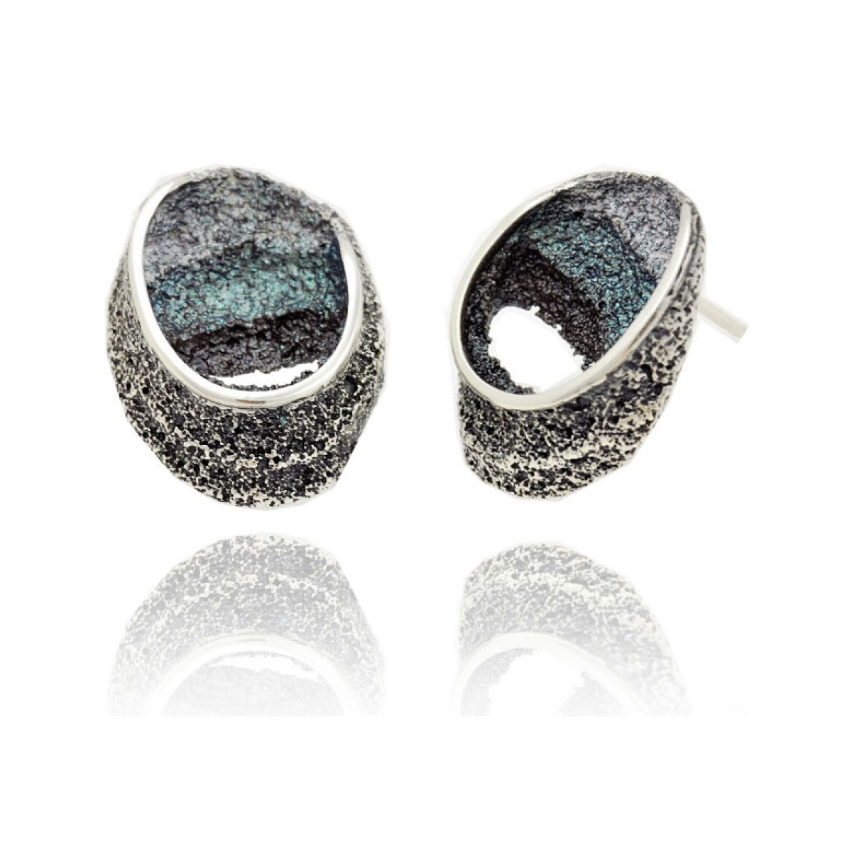 Grey Sinera big earrings van Arior Barcelona