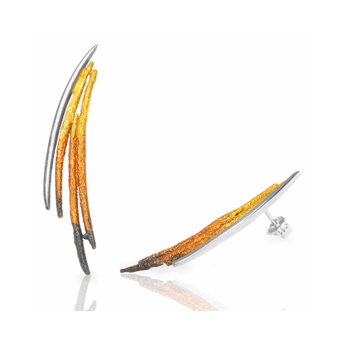 Dynamic ochre big earring van Arior Barcelona