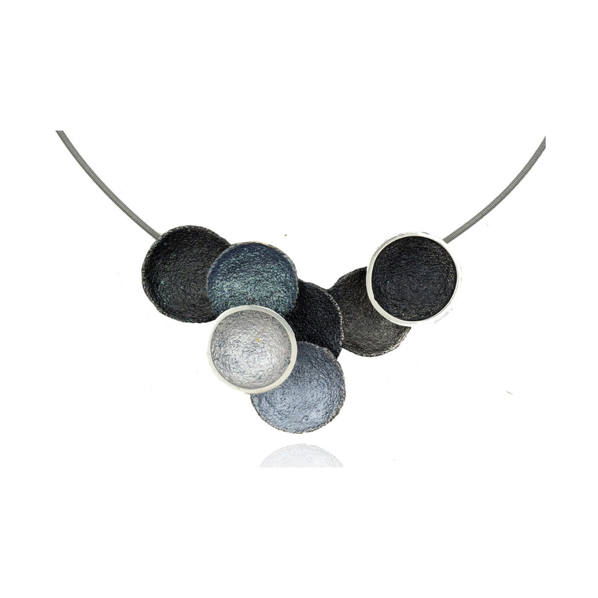 Singular grey big pendant van Arior Barcelona